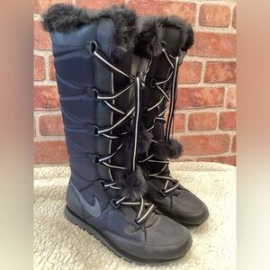 Nike Women's Black and Gray Winter Boots
